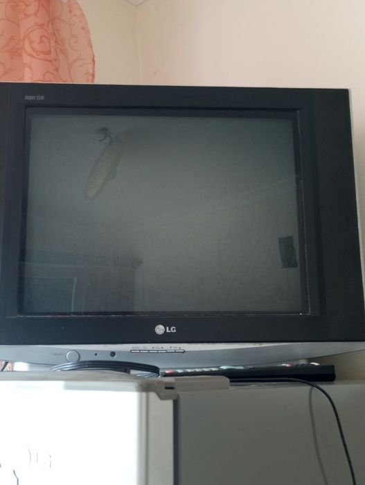 Продается телевизор и модем для настройки кабелнова канала б/у.