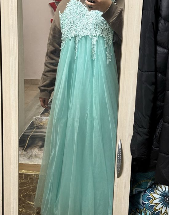 Небесно синя рокля