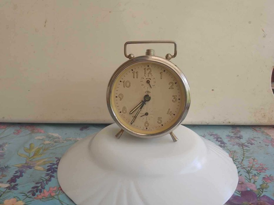 Ceas de masa sau semineu desteptator - mecanic Jnsa