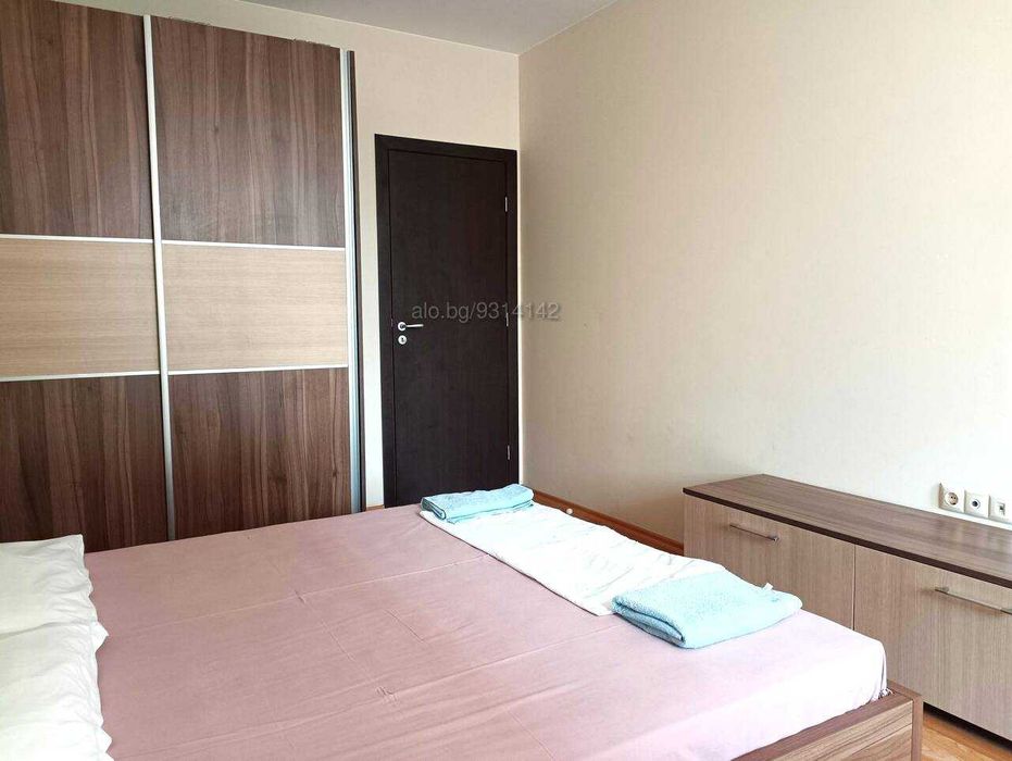 Отличен голям тристаен Черно море 3 до плажовете, собствен двор