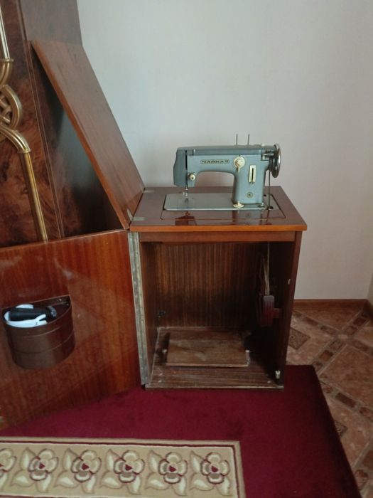 Швейная машина Чайка 2