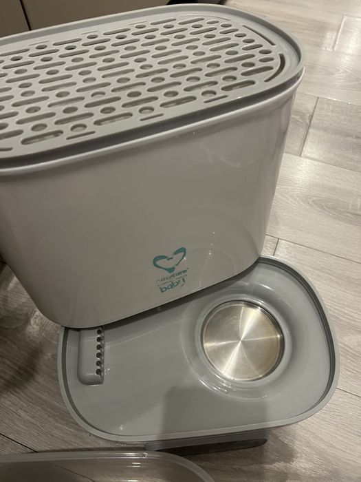 Sterilizator electric 4 in 1 cu abur, 8 biberoane, cu uscator, Easycare