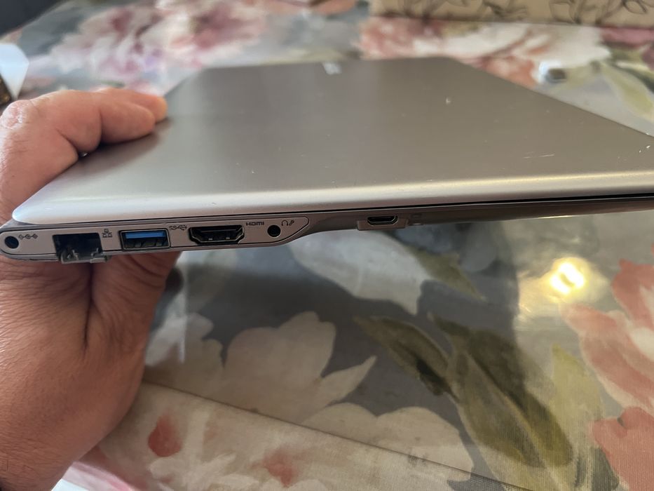Лаптоп Samsung np530u3b