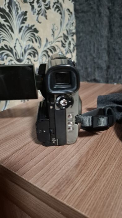 Продаю видеокамеру