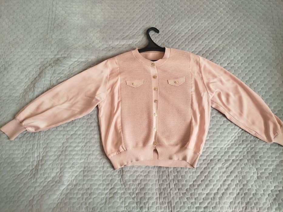 Продам кофточку в персиковом цвете
