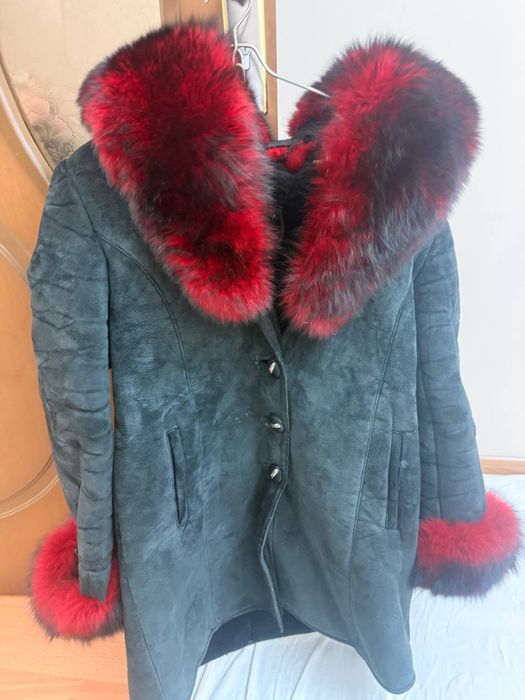 Srochno qishki palto sotiladi