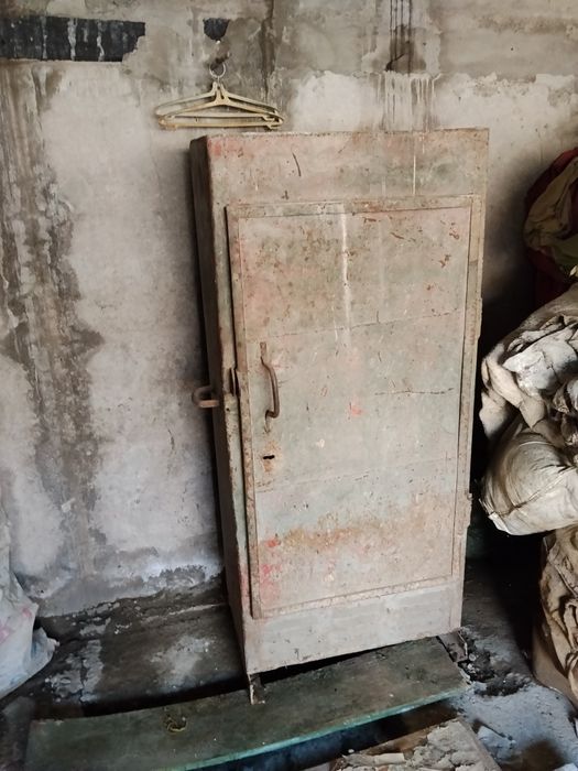 Продаётся сейф - шкаф для ключей