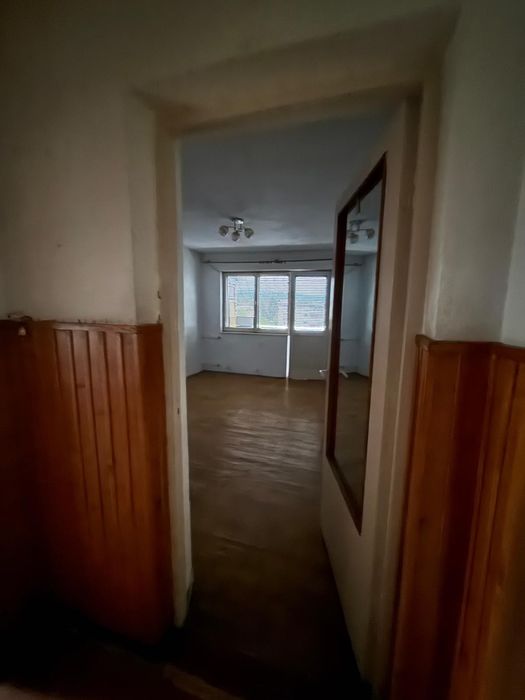 Vând apartament 2 camere, 35 mp – etaj 4 – Brad
