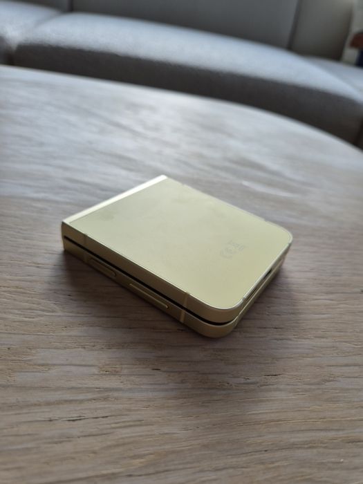 Samsung Flip 6 Gold 512gb 6 месеца гаранция