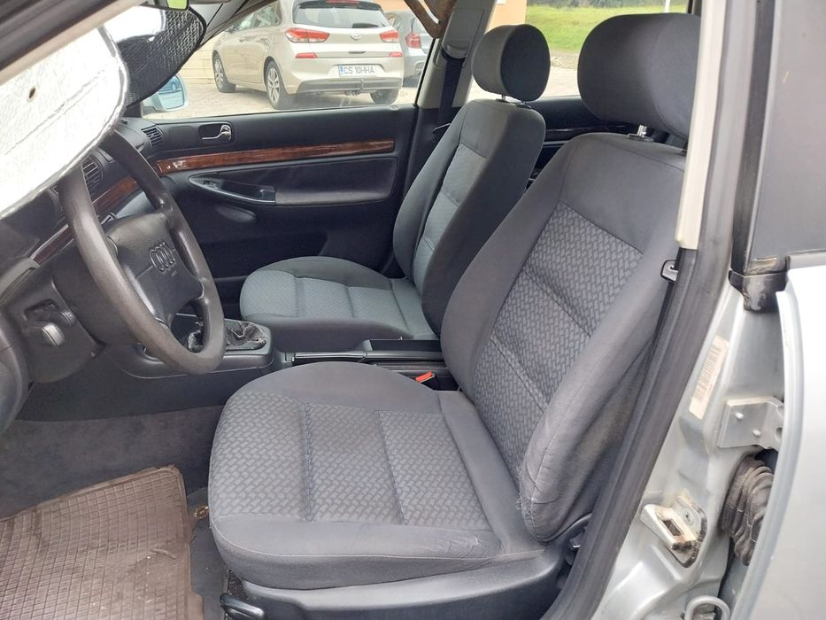 Vând Audi A4 1995