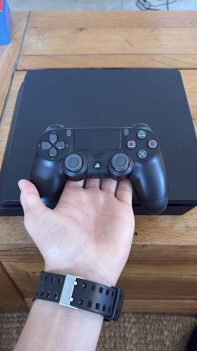 PS 4 slim 500 Gb 2 manete întreținuț