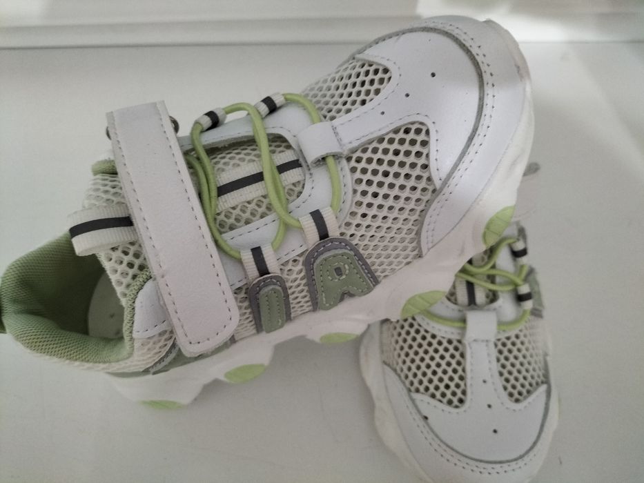 Кроссовки детские