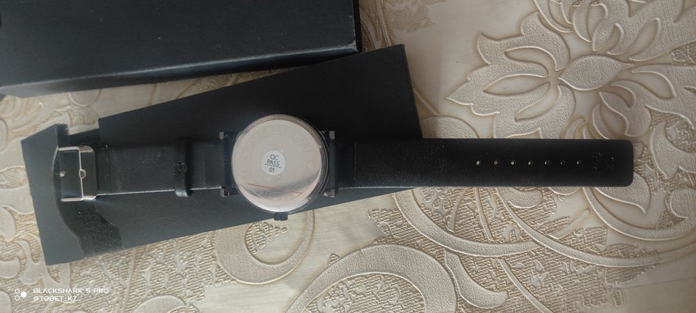 новые часы в упаковке