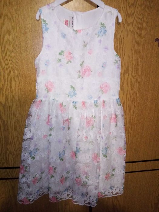 Продавам детски рокли