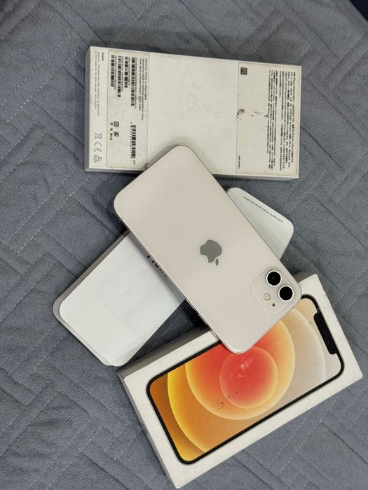 Продам айфон 12,