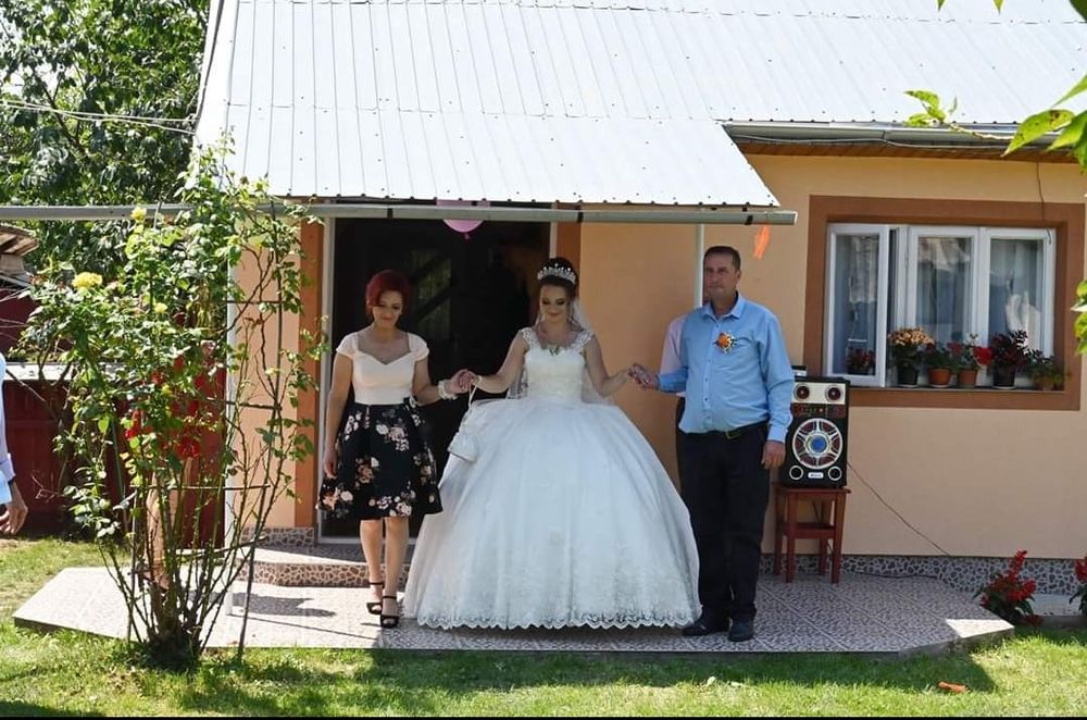 Vând rochie de mireasă stil prințesă