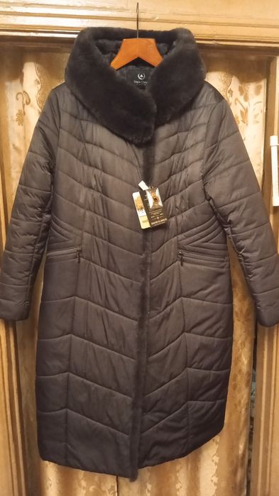 Продаётся пуховое пальто.