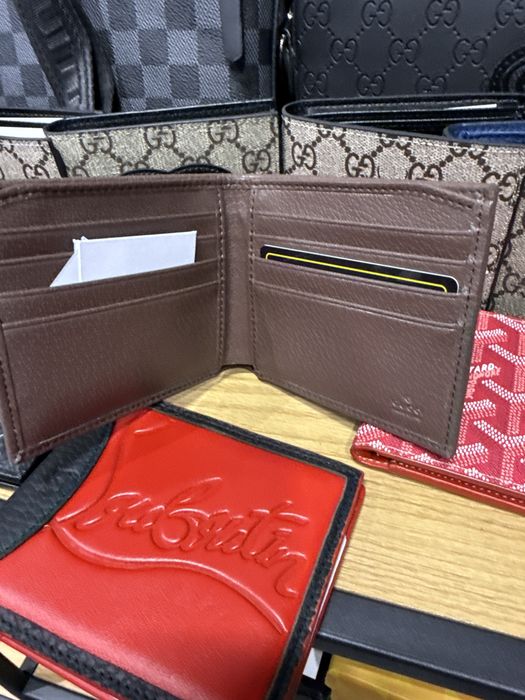 Кожен партфеил и чанти ( клъчове) на GUCCI  и Goyard