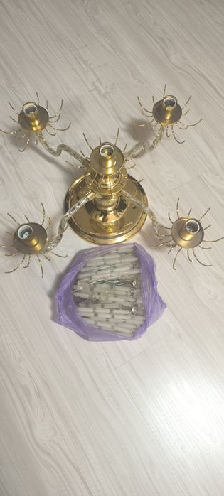 Продается люстра 5 ламповая. Состояние хорошее .