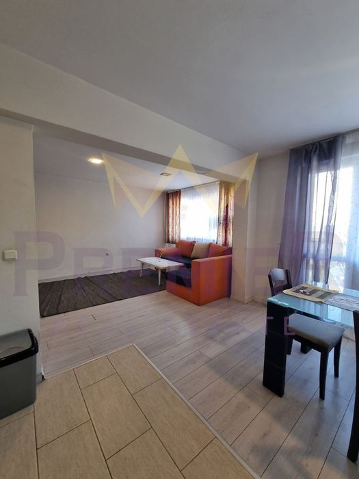 Дава се под наем Тристаен апартамент в Варна, Цветен квартал - 110 кв.м за 612 € - Снимка #3