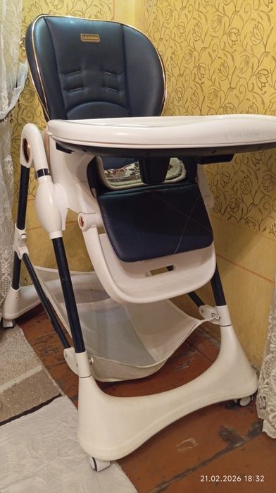 Продам столик для кормления