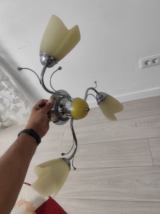 Lustre in stare foarte buna