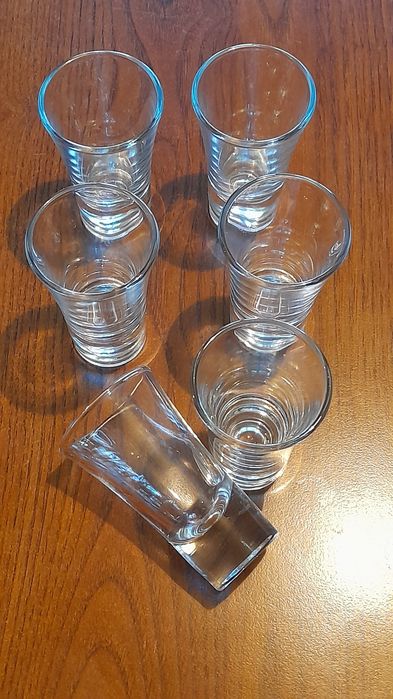 Стаканы  и  рюмки.