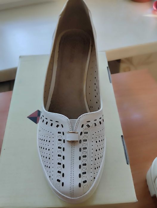 Продам женские туфли