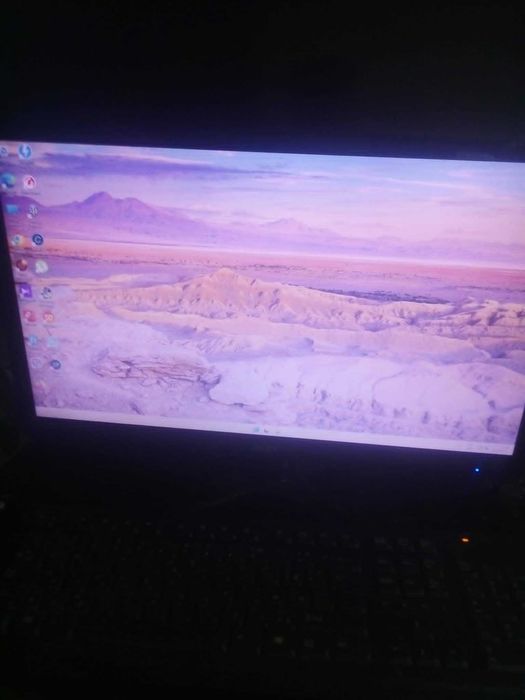 продавам LCD монитор