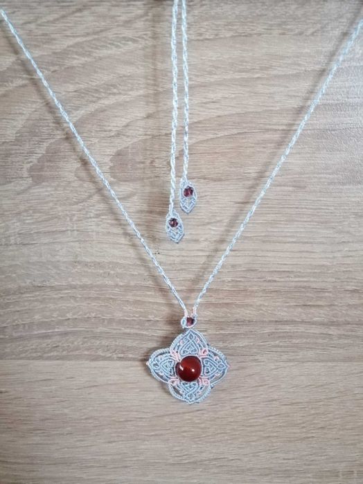 Колие с опал от микромакраме