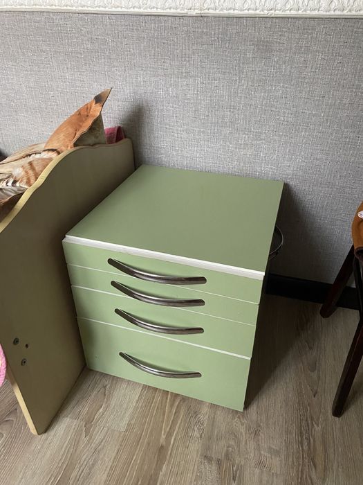 Продам тумбу выдвигается торга нету