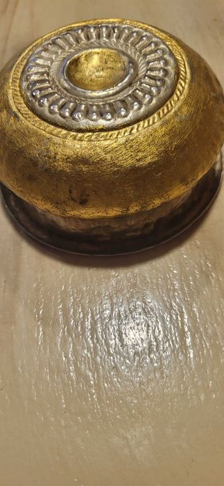 Сребарна фиала  със двоино дъно