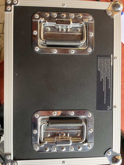 Eurolite N-10 – Mașină profesională de fum 1300W + Flight Case