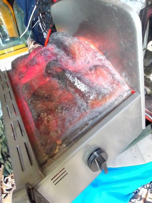 Обогреватель масляный.камин условно.