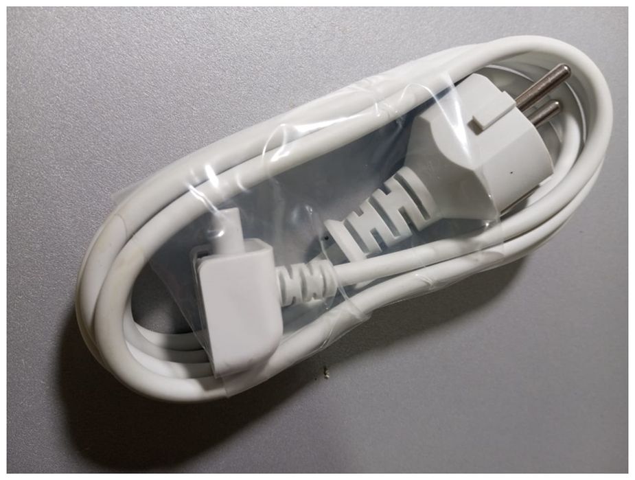 от MacBook - блок питания.