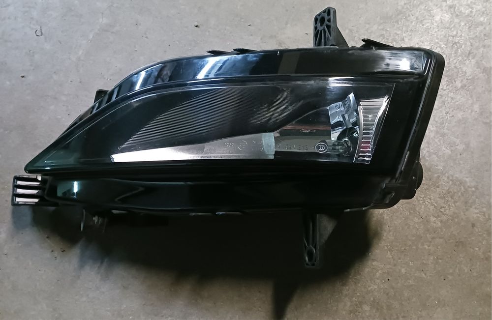 Десен Халоген с държач за броня за VW Golf 7.5