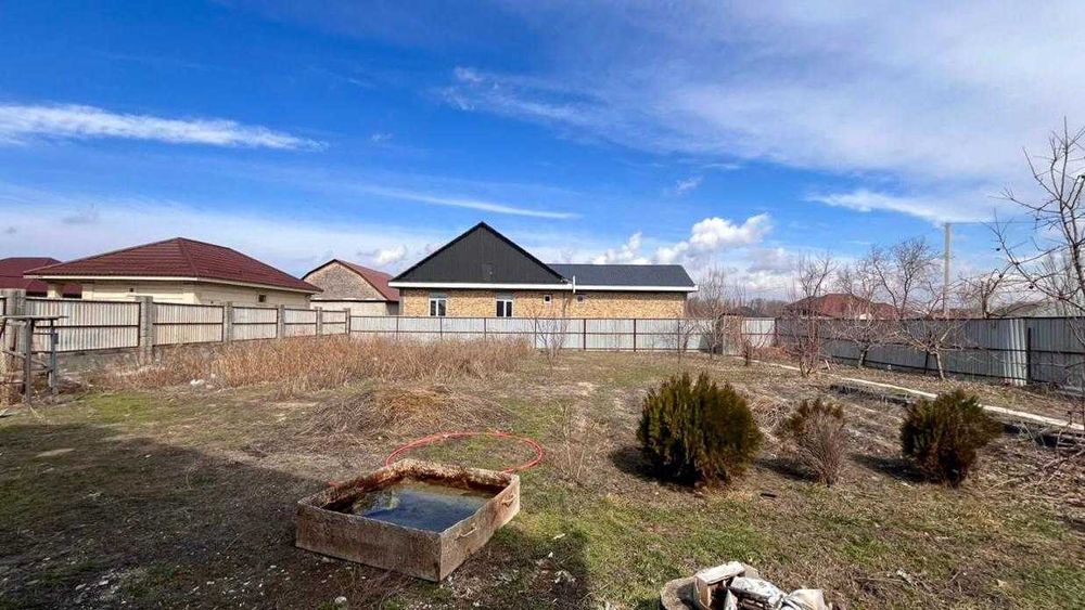 Продаю  % комнатный  дом СЗЖР