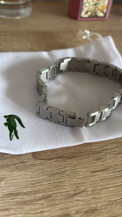 Vând brățară Lacoste , nouă cu etichetă!