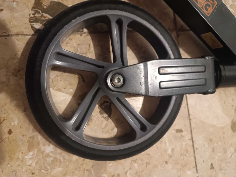 Trotinetă neelectrică pliabilă cu roți mari (Model Olmo Cup S) – Stare foarte bună