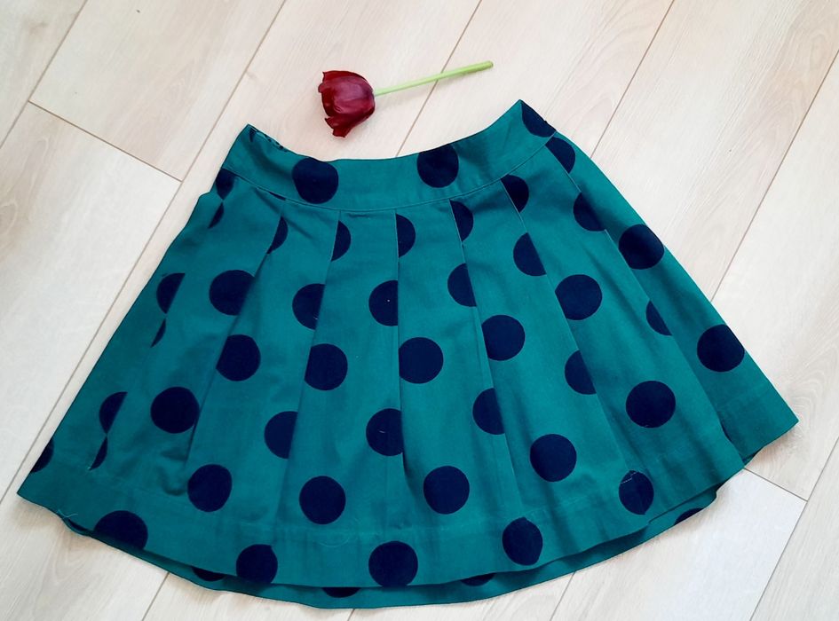 Fusta cu pliuri verde cu buline