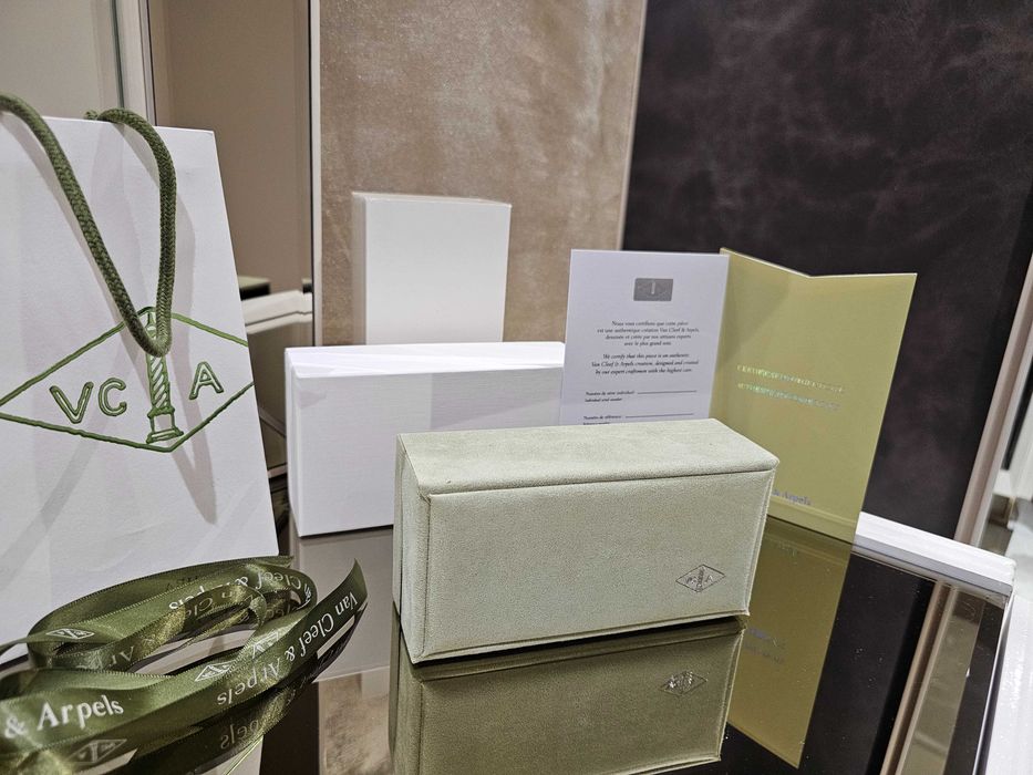 Кутия за гривна Van Cleef & Arpels + торбичка + сертификат