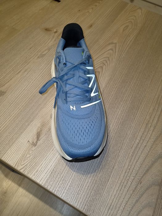 Vând pantofi sport New Balance model nou 2025 mărimea 44