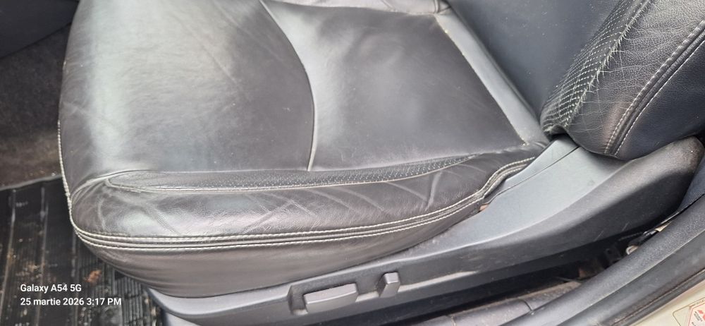 Vând Mitsubishi Outlander