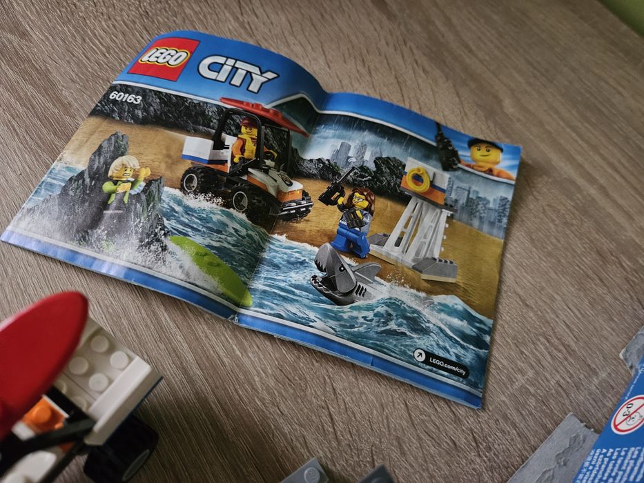 Lego city 60163 surfer