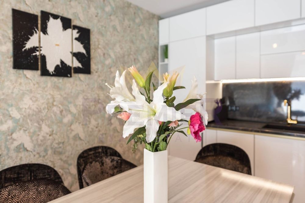 Дава се под наем Тристаен апартамент в Варна, Център - 100 кв.м за 1000 € - Снимка #4