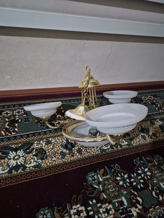 Люстра сатылады.