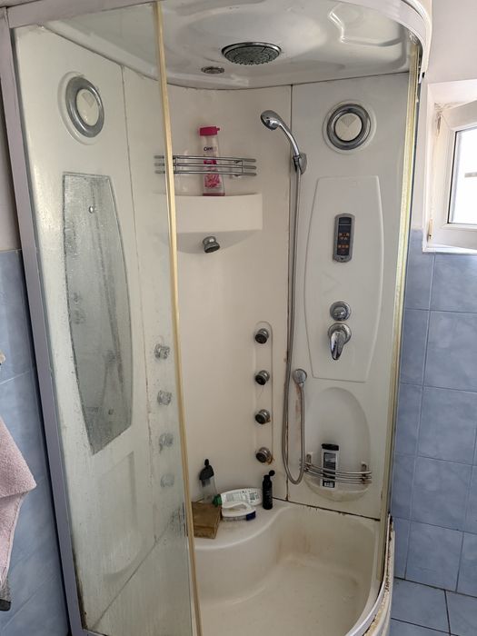 Vand cabina de dus cu geamuri