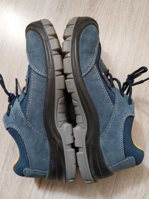 Работни обувки с бомбе