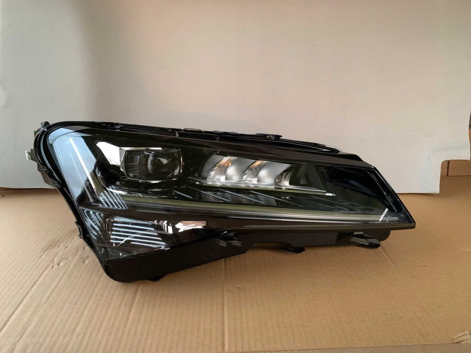 Skoda Superb 3 III 3V1 far stanga dreapta faruri full led crystal