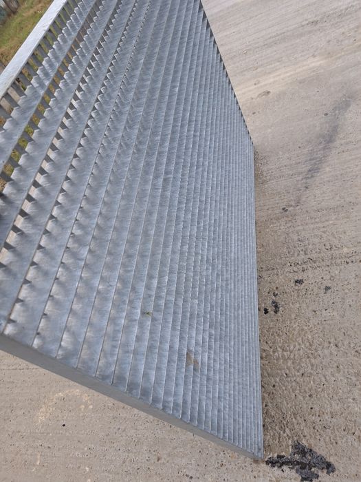 Grătare zincate la diferite dimensiuni debitam la dimensiunea dorită d